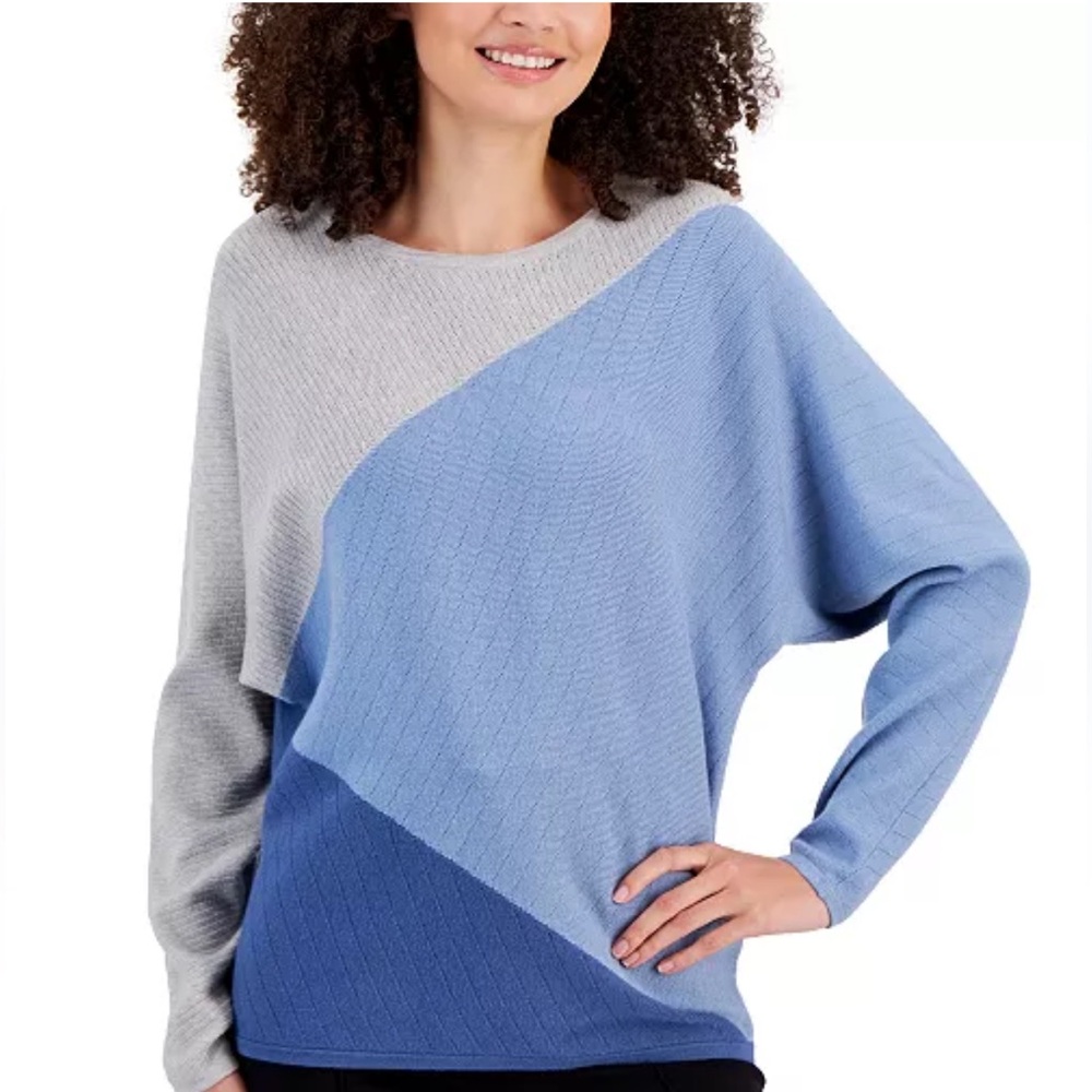 T Tahari nwot. Size. Xs
Women's Colorblocked Dolman-Sleeve Sweater